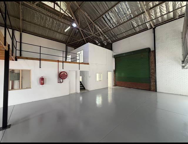 299M² WAREHOUSE TO LET IN HALFWAY HOUSE